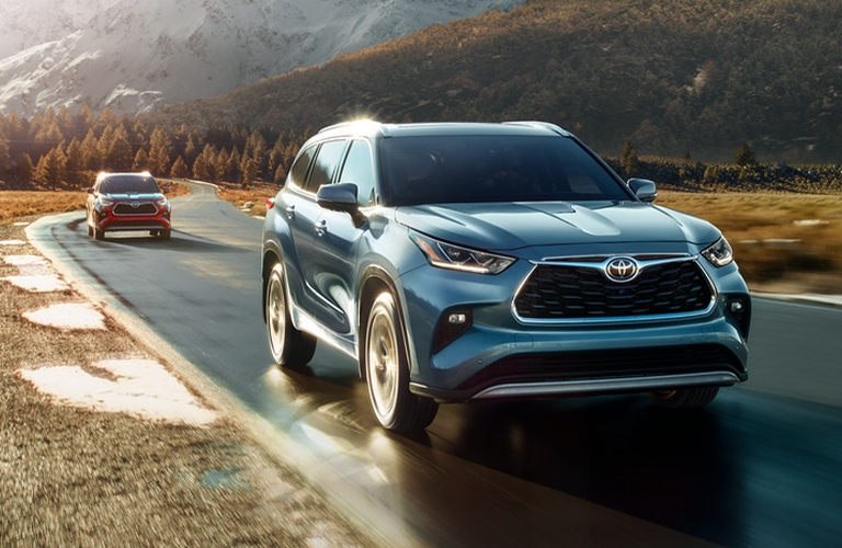 What is the estimated fuel economy of the 2021 Toyota Highlander Hybrid ...