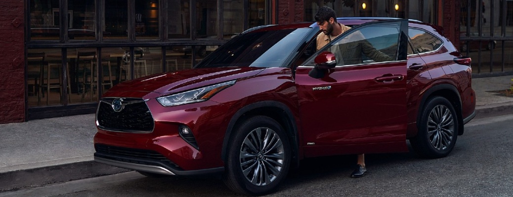 2021 Toyota Highlander Hybrid with person getting inside