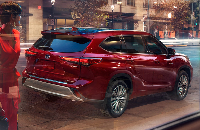 2021 Toyota Highlander Hybrid back end