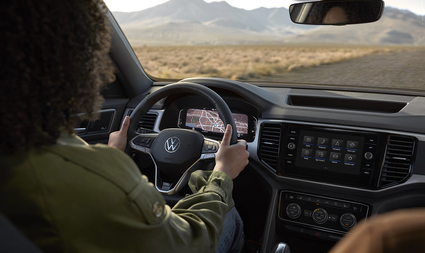 2022 Atlas Cross Sport Cockpit