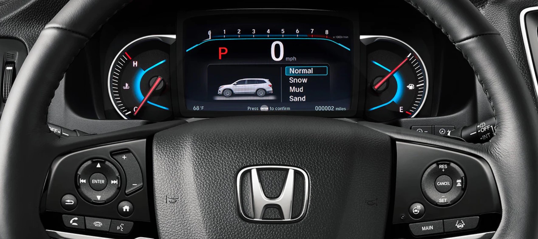 Con el sistema de tracción inteligente estás más que preparado para atravesar con firmeza caminos con nieve, lodo y arena.