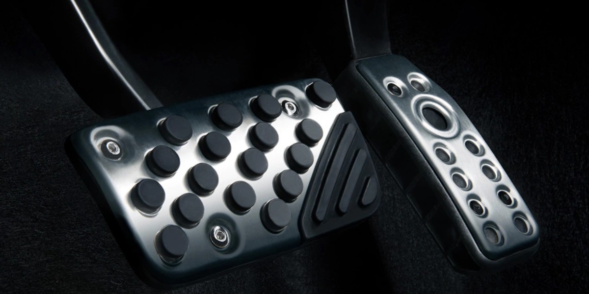 Acelera con estilo con los pedales deportivos.