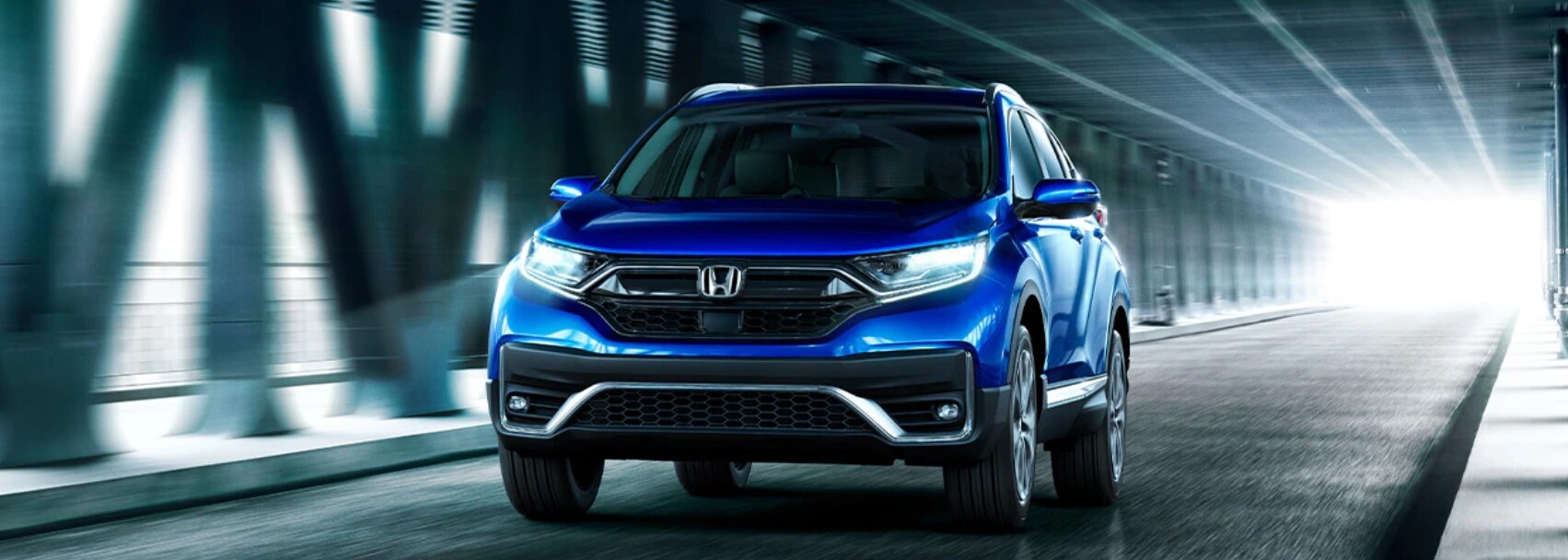 El vehículo que se muestra es el Honda CR-V 2022 Touring en Aegean Blue Metallic.