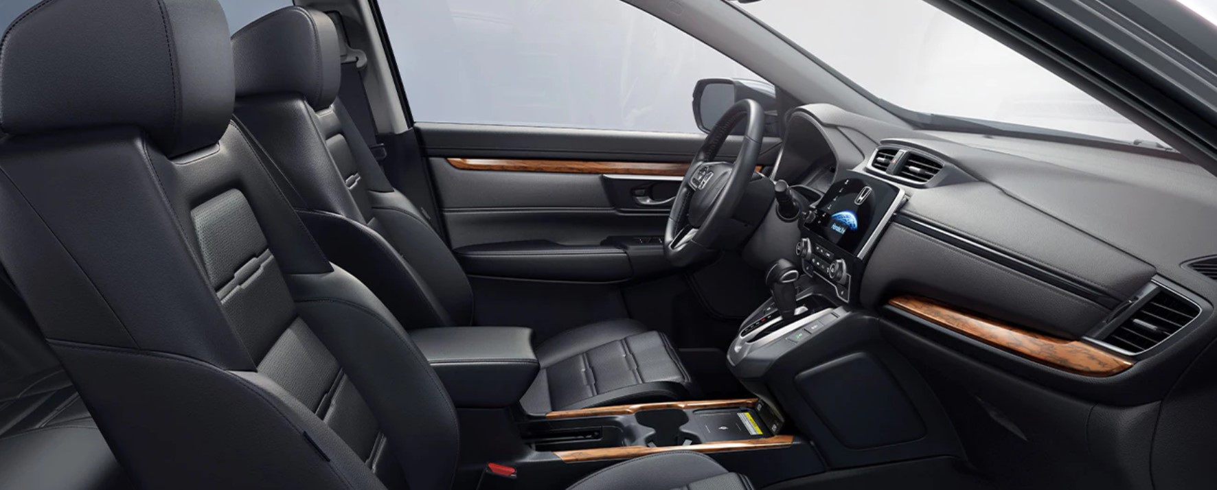 Súbete a un Honda CR-V 2022 y disfruta de sus numerosas comodidades.