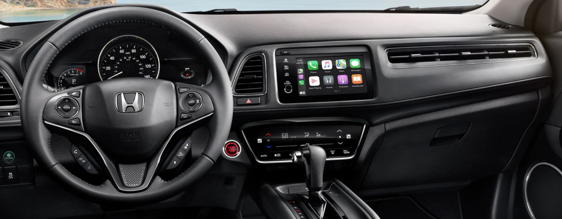 La nueva Honda HR-V 2022 cuenta con un tablero ergonómico y pantalla táctil. En la foto se muestra el modelo EX-L con tapizados en negro.