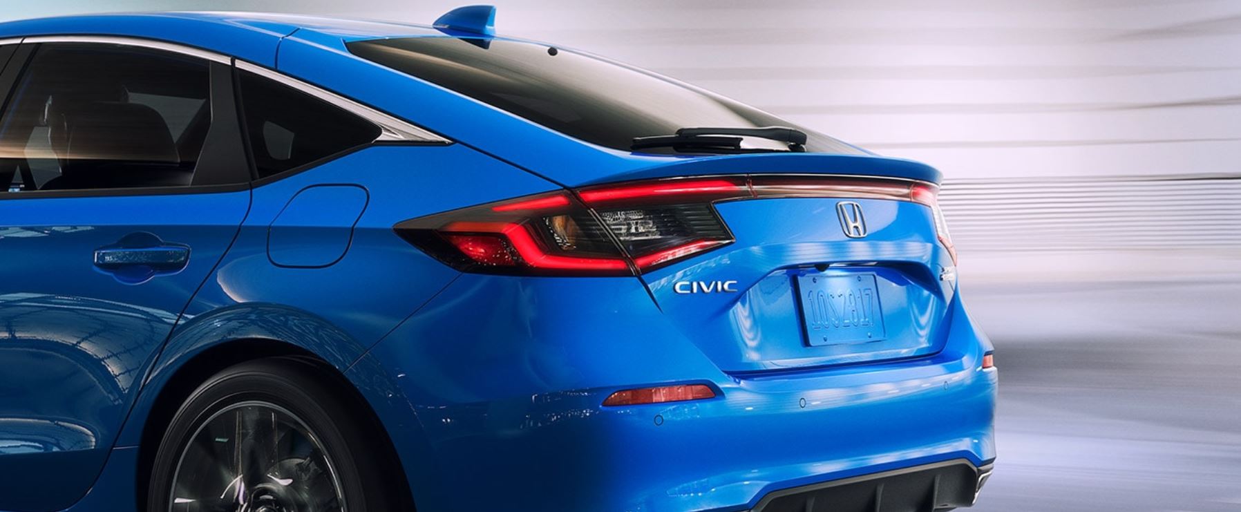Se muestra el modelo Sport Touring Hatchback que incluye detalles deportivos. Estilo por donde lo mires.