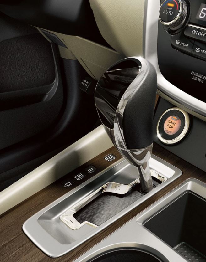 Shift Knob inside the 2022 Murano