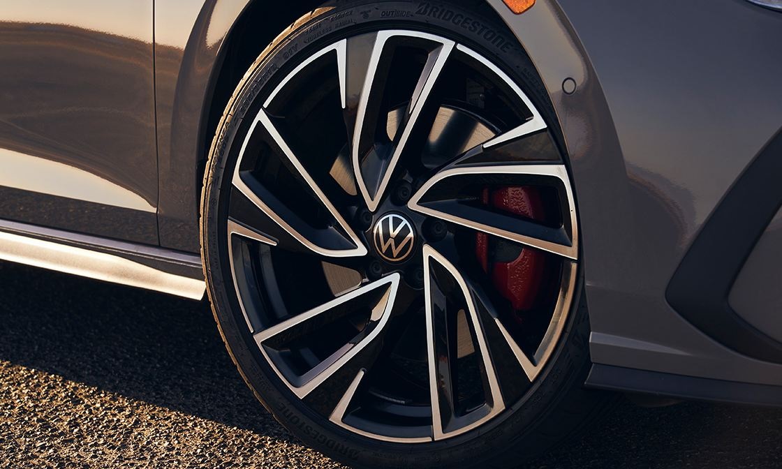 New 2024 Volkswagen Golf GTI **NORDEN YEAR END CLEAROUT
