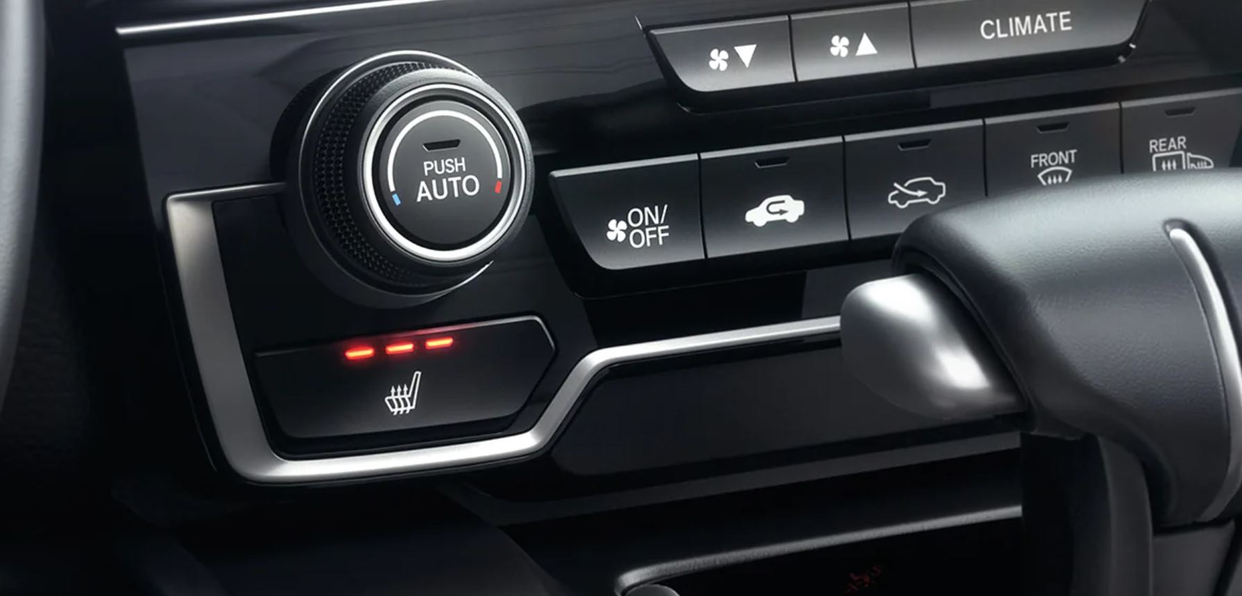 Los asientos delanteros tienen calefacción disponible.