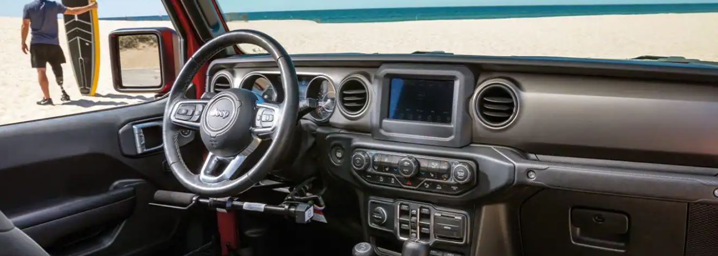 Dashboard in the 2022 Jeep Gladiator