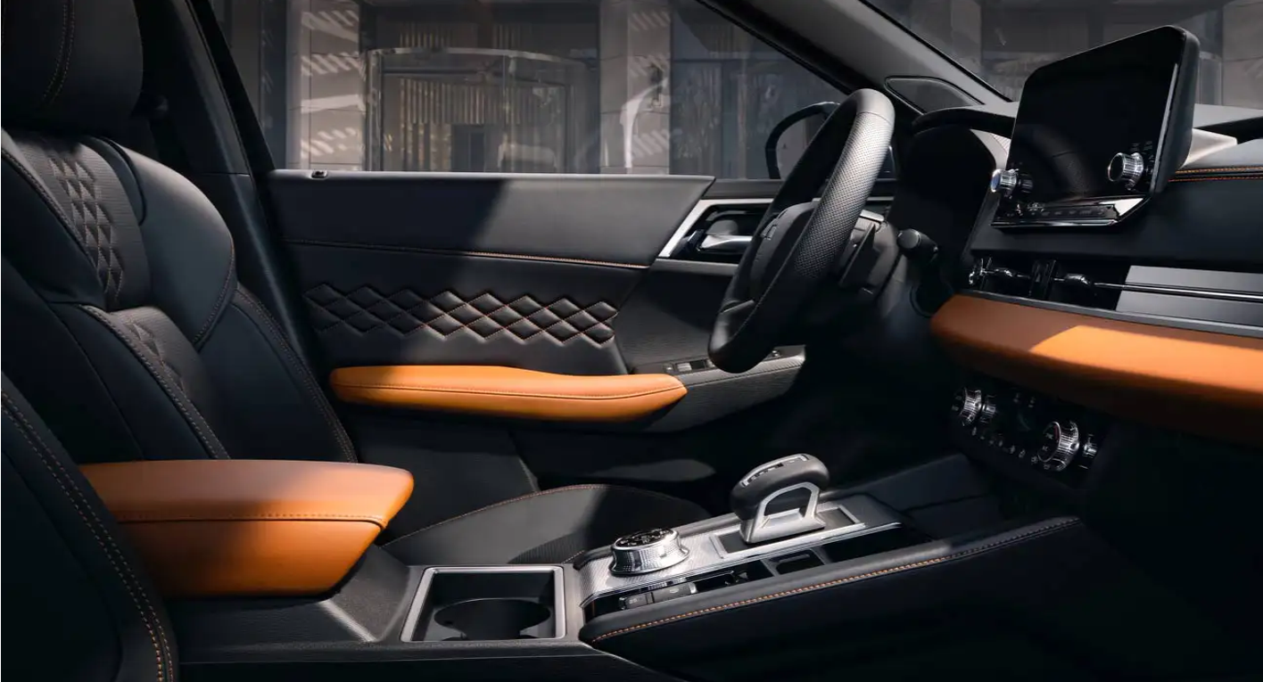 2022 Mitsubishi Outlander Cockpit