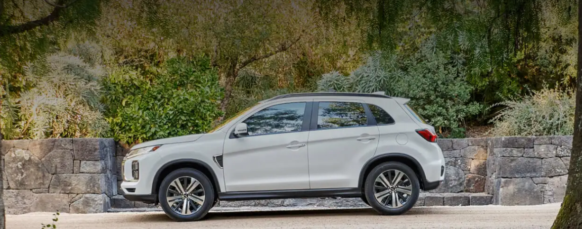 2022 Mitsubishi Outlander vs 2022 Toyota RAV4 near Worcester, MA