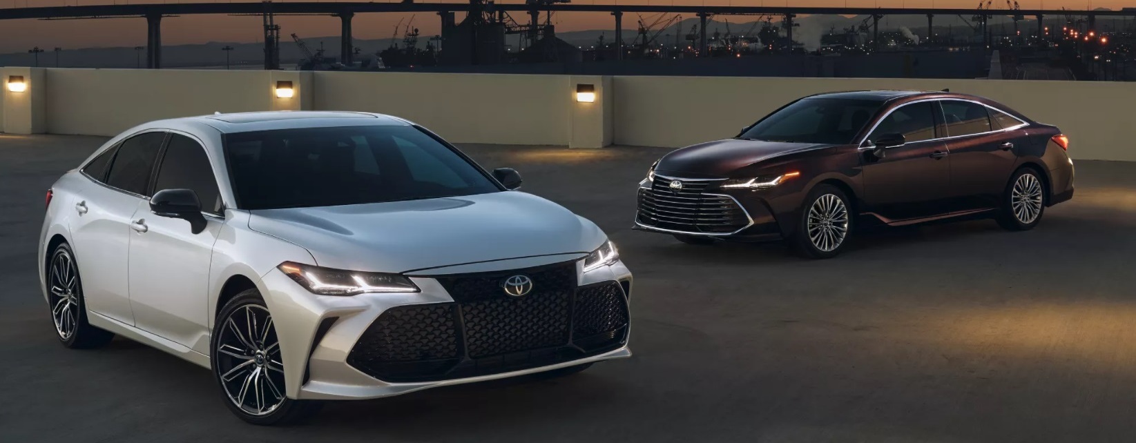 2022 Toyota Avalon Hybrid Lease in Rockford, IL
