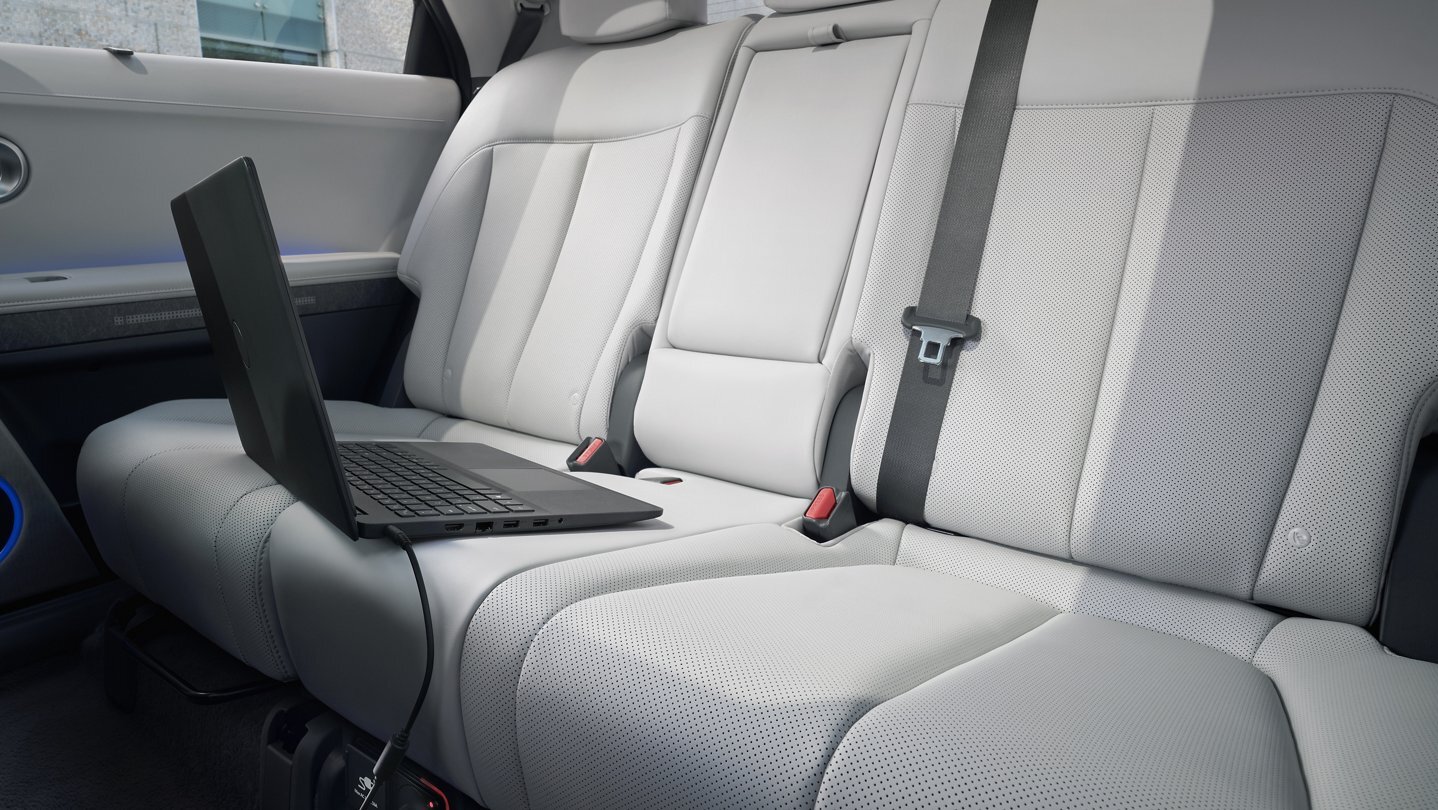 Tu Ioniq 5 también funciona como fuente de energía para otros dispositivos electrónicos gracias al cargador a bordo de bidireccional3