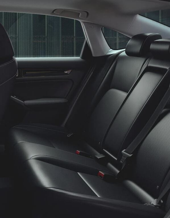 El nuevo Honda Civic 2022 ofrece amplio espacio trasero para las piernas.