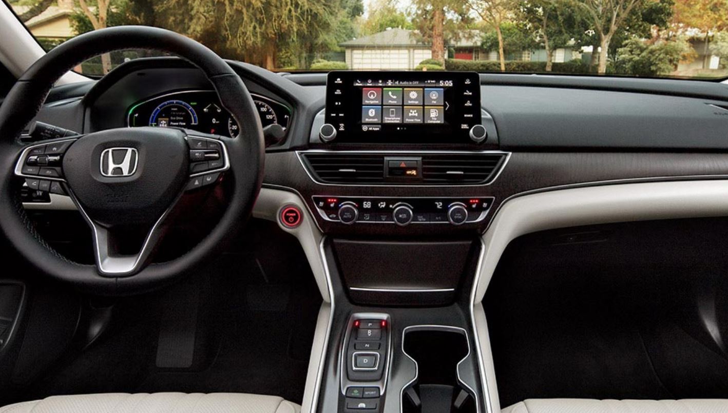 El nuevo Honda Accord 2022 tiene una cabina de lujo con todo el confort y la tecnología que te mereces. 