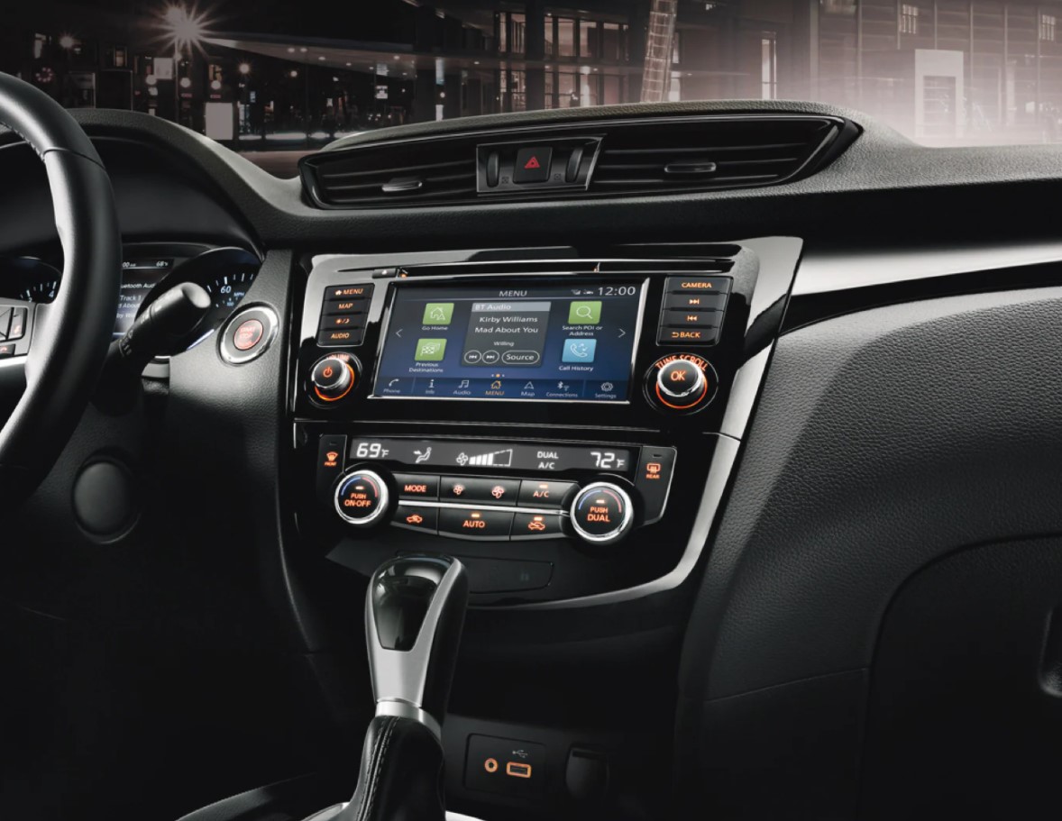 2022 Nissan Rogue Sport Touchscreen