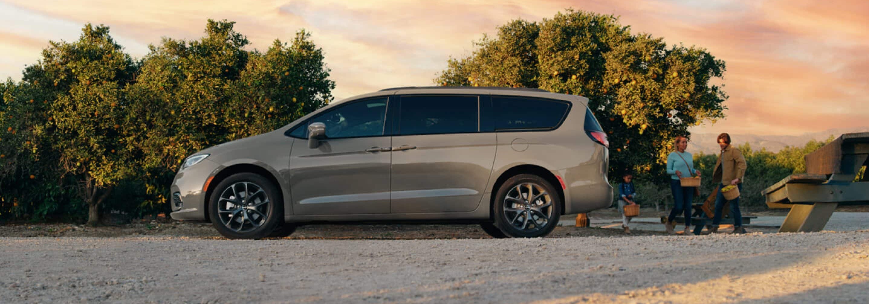 Chrysler pacifica minivan for sales sale