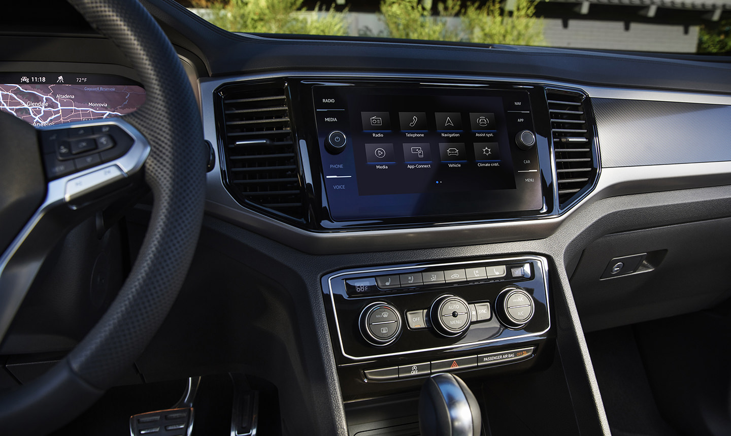 Touchscreen in the 2022 Volkswagen Atlas Cross Sport
