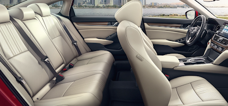 El interior es amplio y te ofrece grandes comodidades.