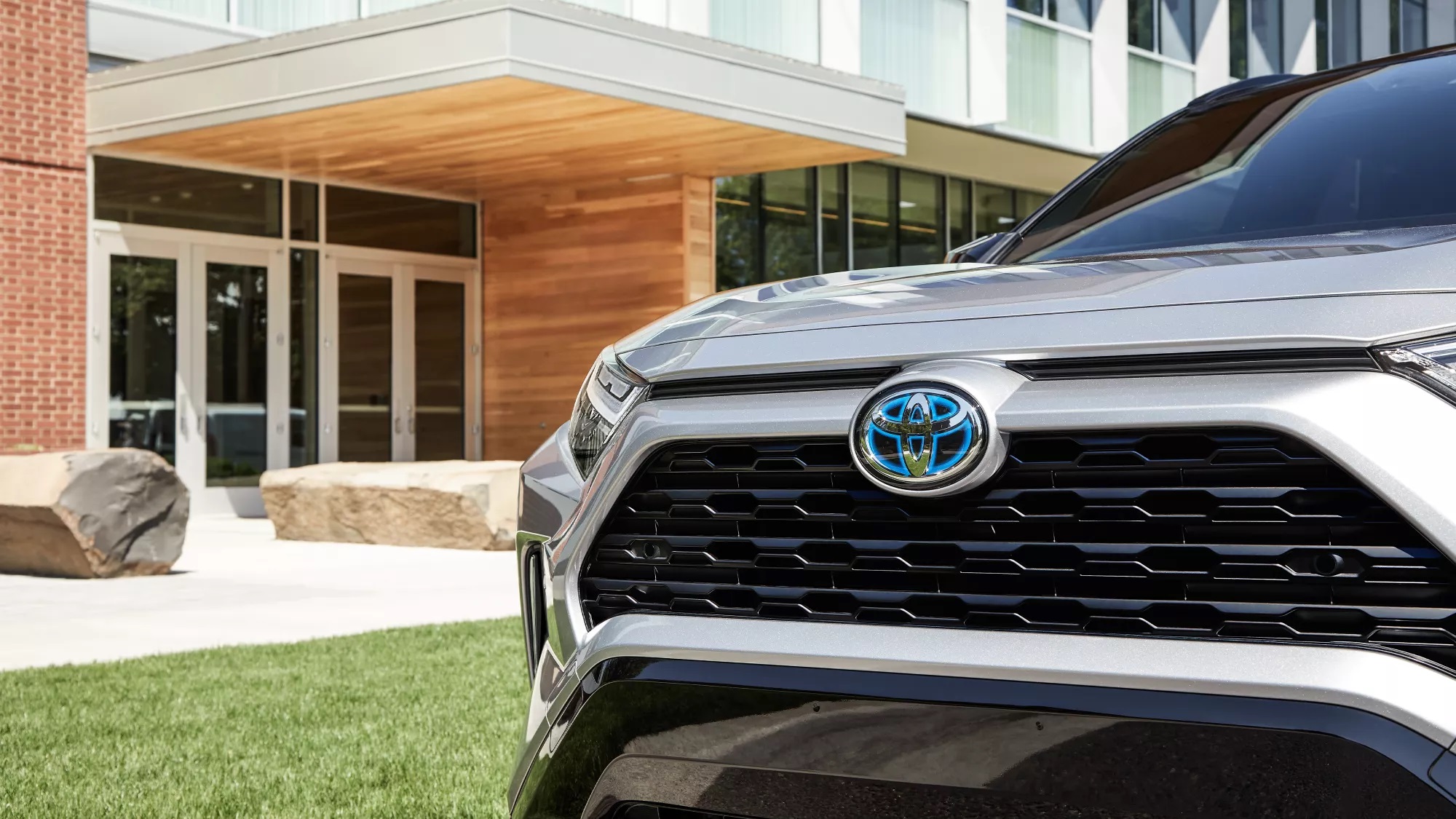 2022 Toyota RAV4 Hybrid Front-End Design