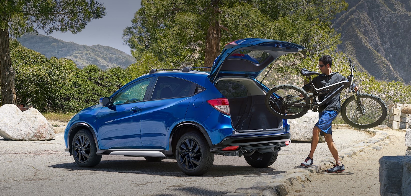2022 Honda HR-V vs 2022 Toyota C-HR near Bowie, MD