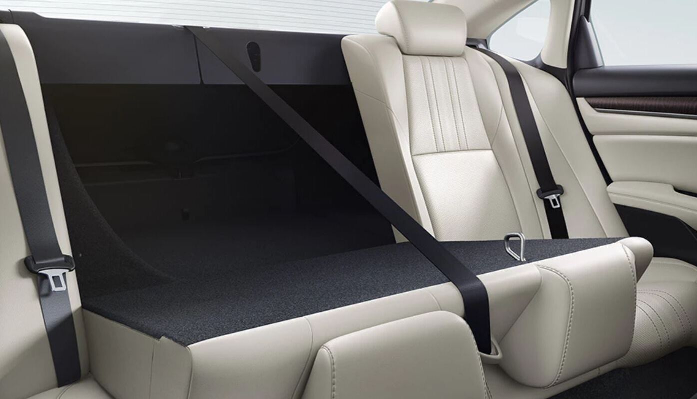 Los asientos traseros pueden abatirse para maximizar la capacidad de carga.