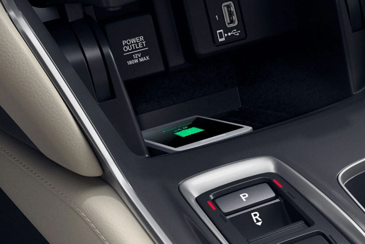 Con el cargador de teléfono inalámbrico disponible puedes aprovechar cada viaje para cargar la batería de tu dispositivo sin el uso de cables.