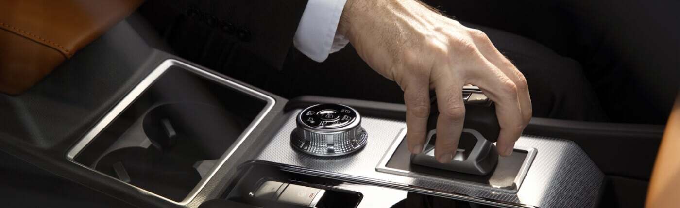 2022 Mitsubishi Outlander Gear Selector