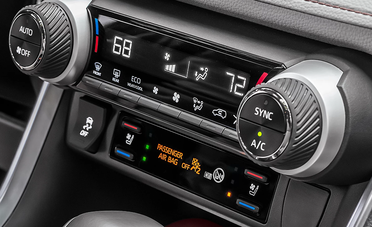 Dual-Zone Automatic Climate Control of the 2022 RAV4