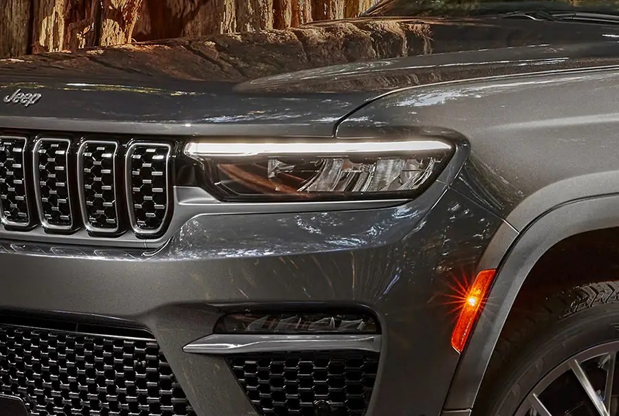 2022 Jeep Grand Cherokee L Front-End Details