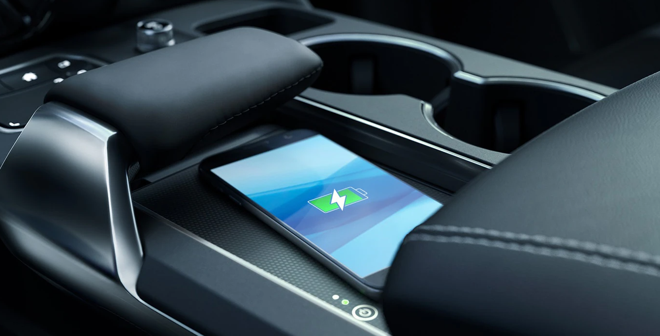 Todos los modelos tienen cargador de teléfono inalámbrico estándar. 