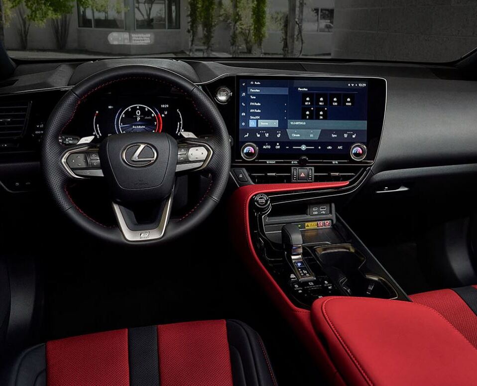 El interior te proporciona un control directo e intuitivo del vehículo.