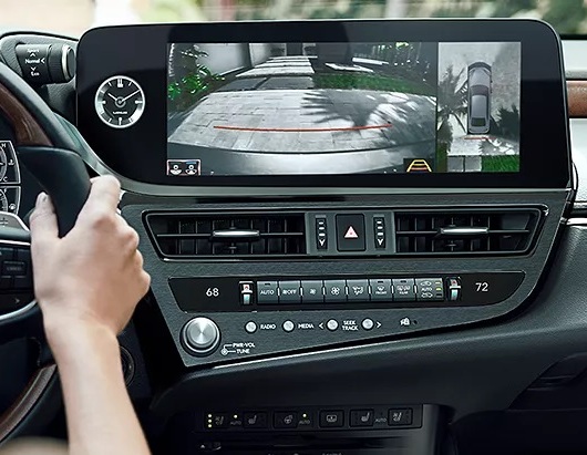 Available Panoramic View Monitor in the 2022 Lexus ES 350