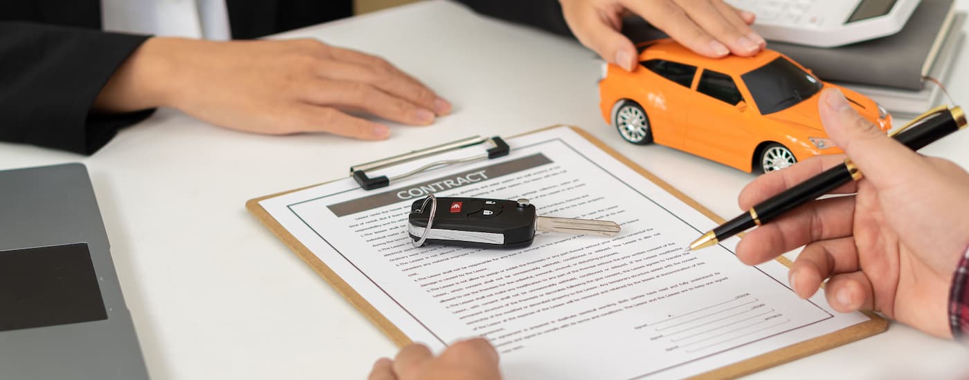 Man filling out an auto loan near you