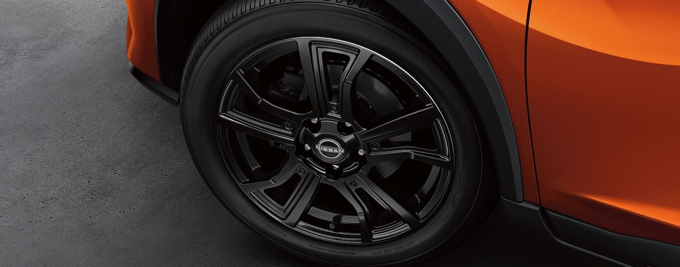 Close up of the wheel on an orange 2022 Nissan Kicks