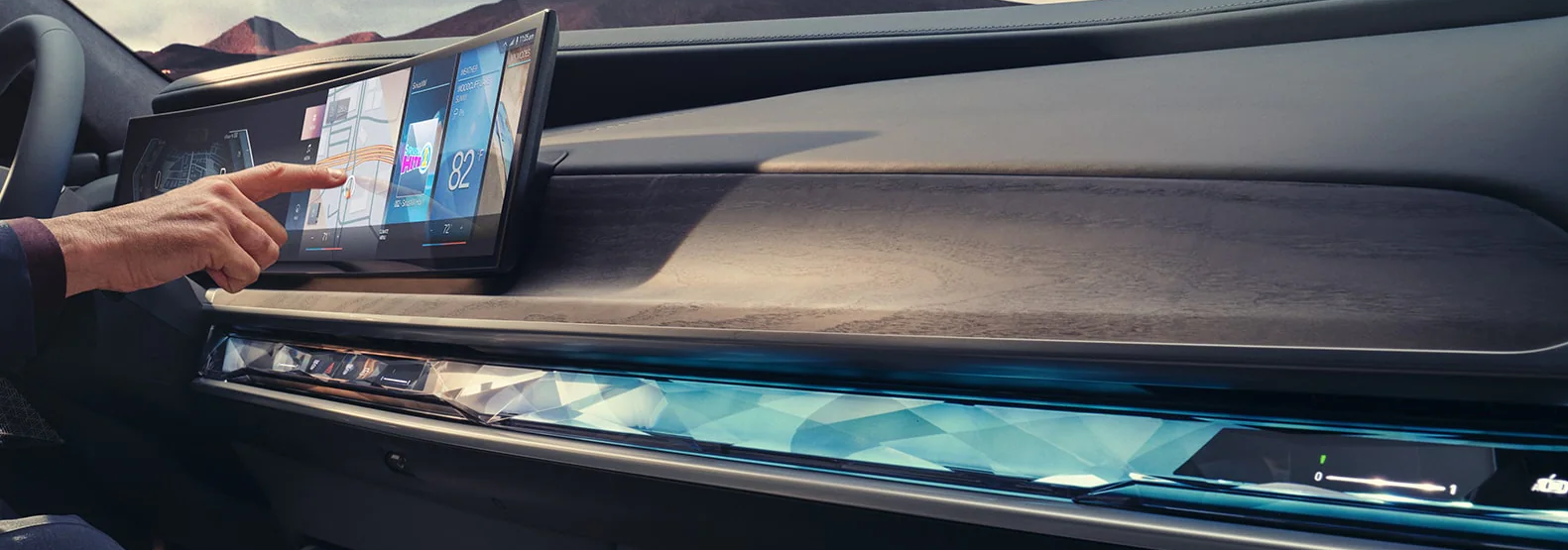 Curved Display of the 2023 BMW i7