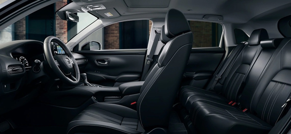 El interior fue mejorado para que vivas una experiencia de manejo única.