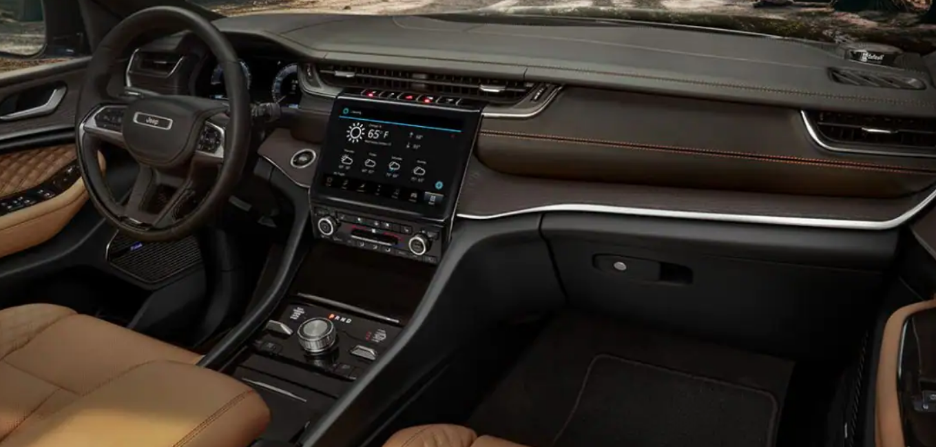 2022 Jeep Grand Cherokee Interior Dashboard