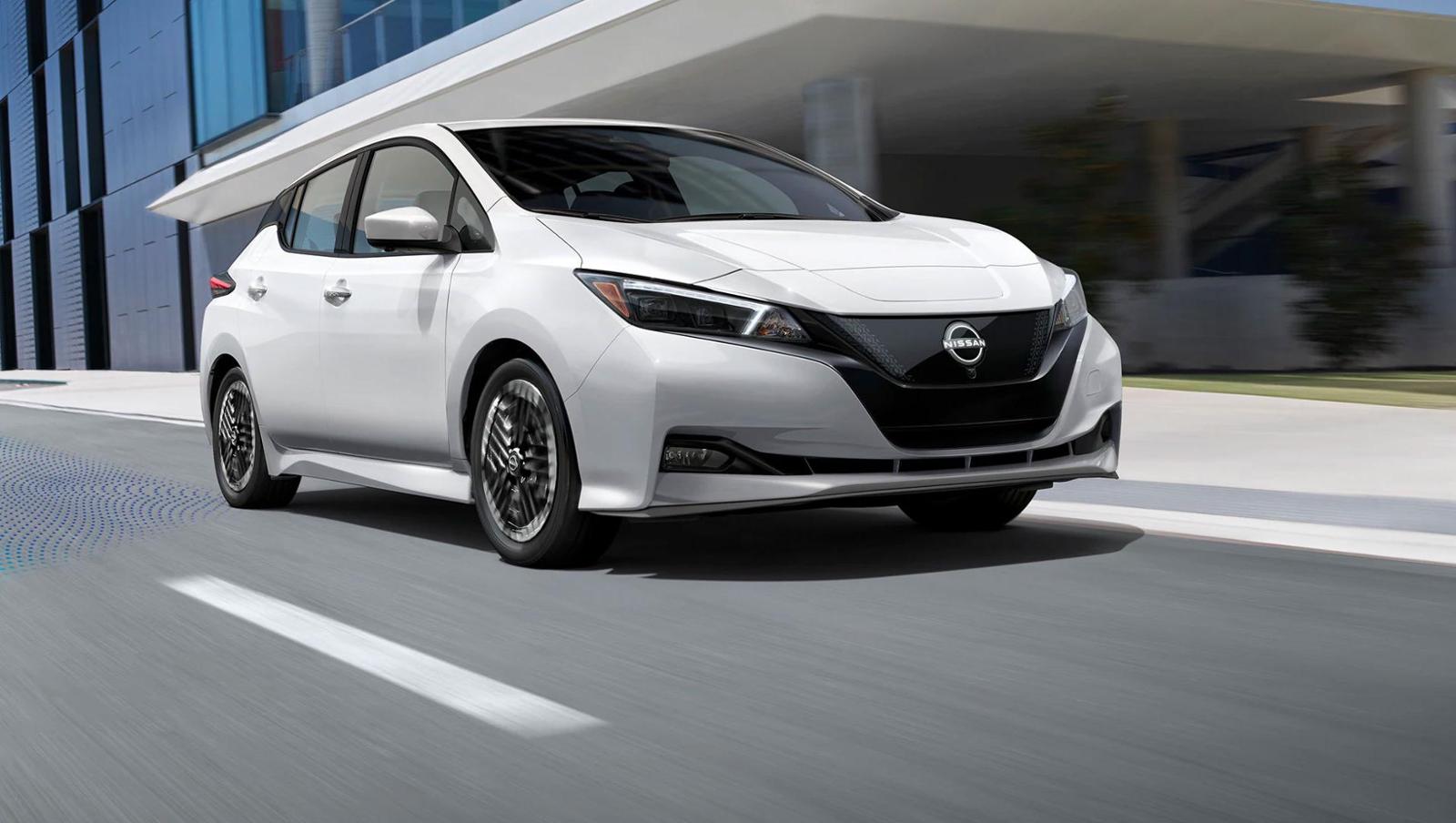 2023 Nissan LEAF 