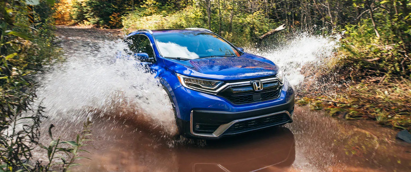 El CR-V tiene la capacidad de ir donde quieras y cuando quieras porque tiene bajo su capó un potente motor turboalimentado y tiene disponible, además, un sistema Real Time all-wheel-drive™.