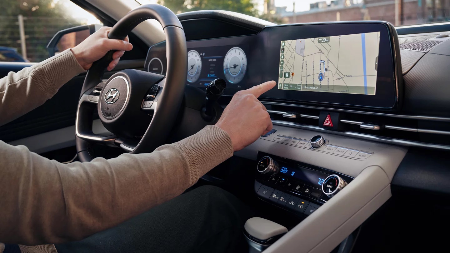 2023 Hyundai ELANTRA Touchscreen and Dashboard