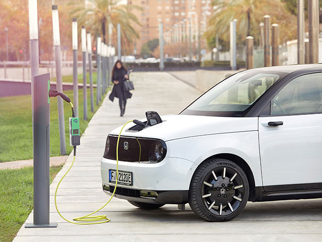 Honda e Concept Charging
