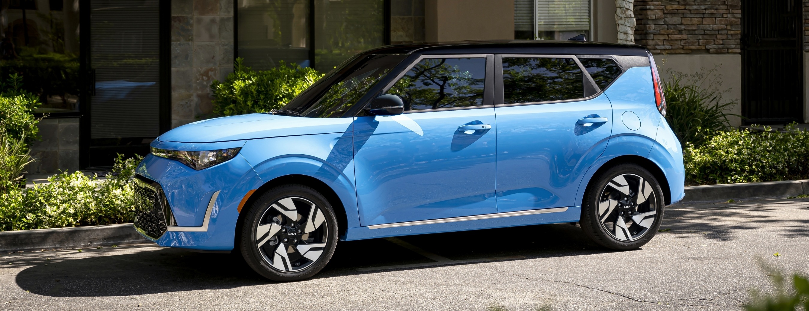 Kia soul plug store in hybrid