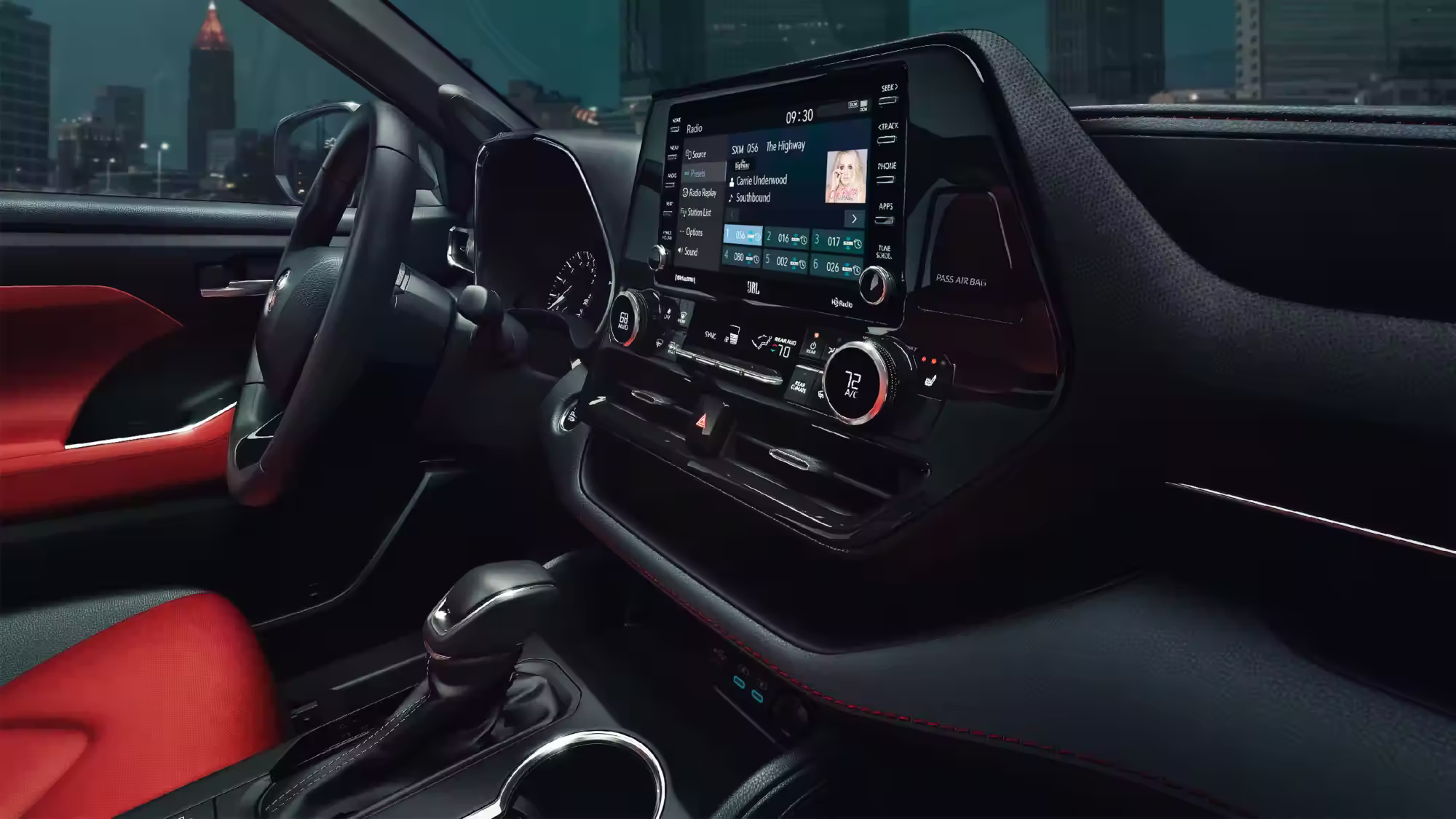 2022 Toyota Highlander Interior