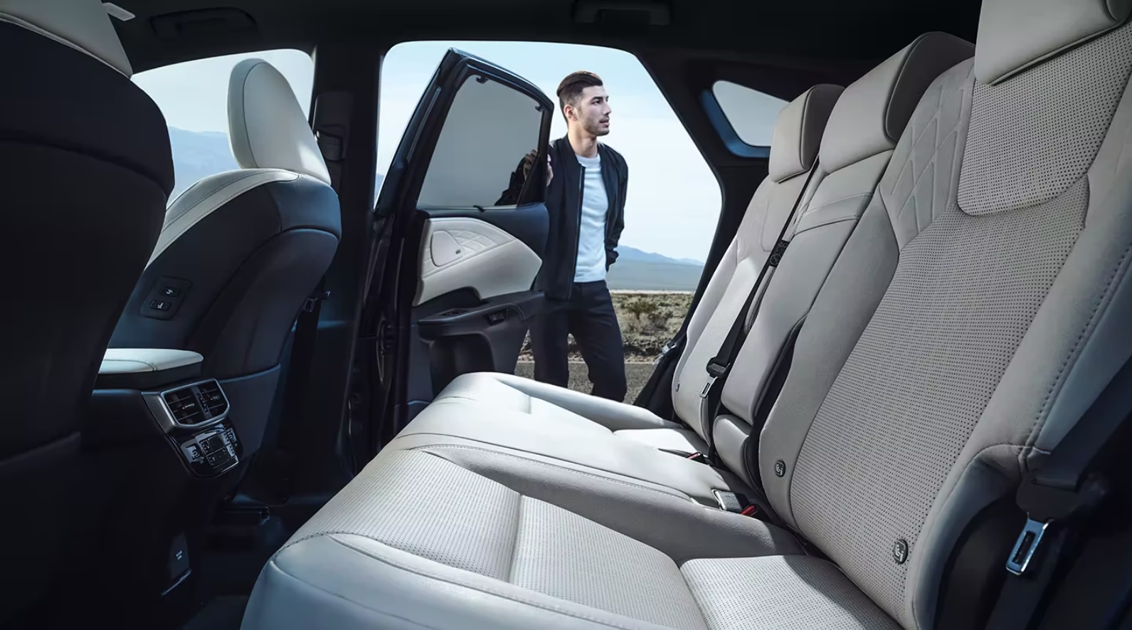 2023 Lexus RX Hybrid Line First Look in Highland Park, IL - Lexus of ...