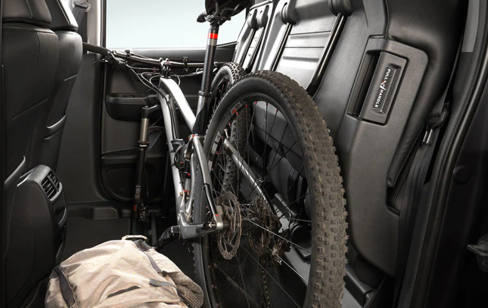 2023 Honda Ridgeline 60/40 Split Lift-Up Seat Storage