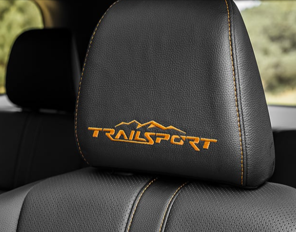 El modelo TrailSport tiene en su tapicería costuras anaranjadas que resaltan la naturaleza deportiva de este acabado.