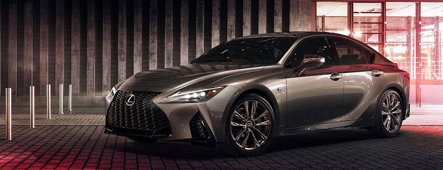 El IS 350 F SPORT tiene ruedas de aleación de 19 pulgadas.