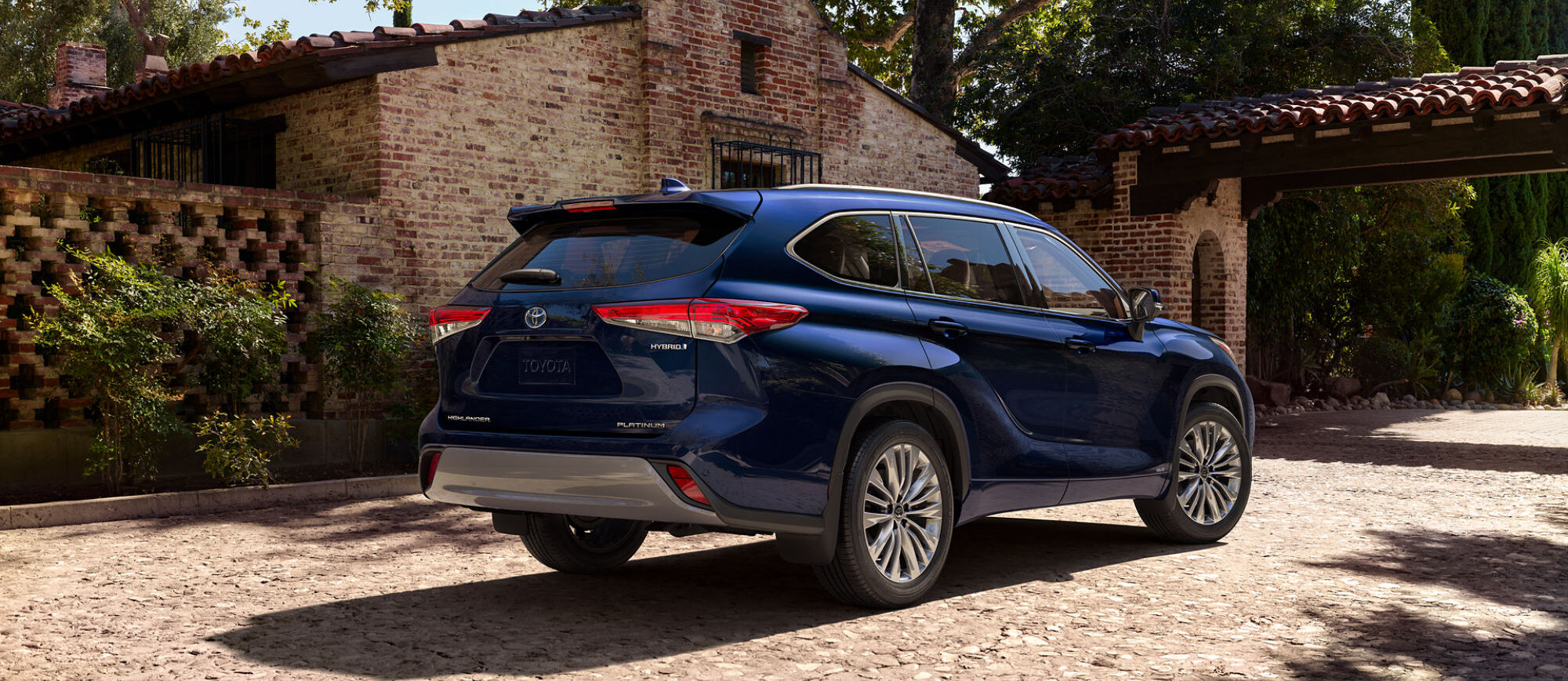 2023 Toyota Highlander Lease in Hiawatha, IA - Cedar Rapids Toyota